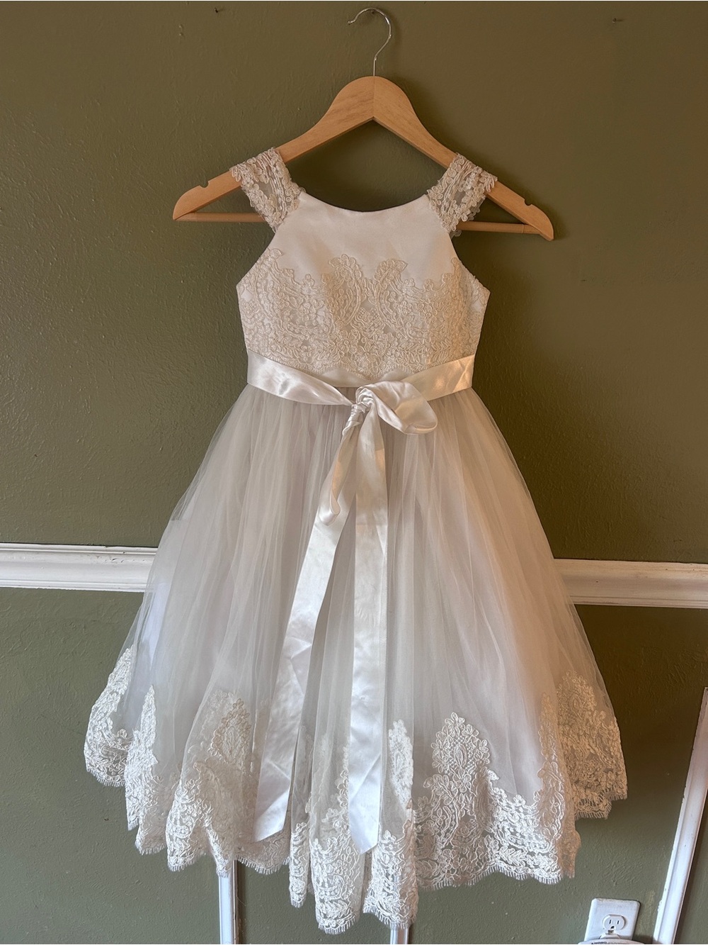 Girls White Lace Tulle Flowergirl Baptism Dress with Satin Sash Size 5